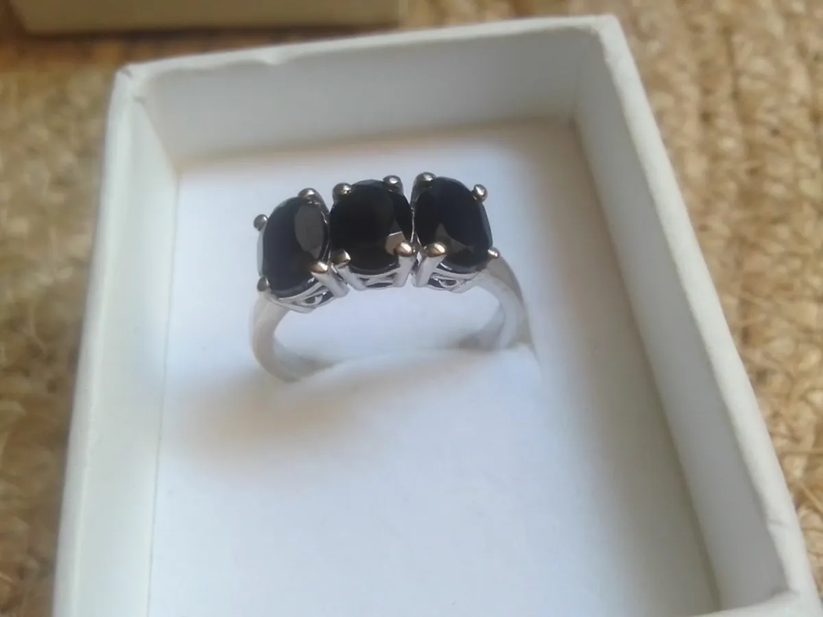 STERLING SILVER BLACK SPINEL TRILOGY RING O - Image 1