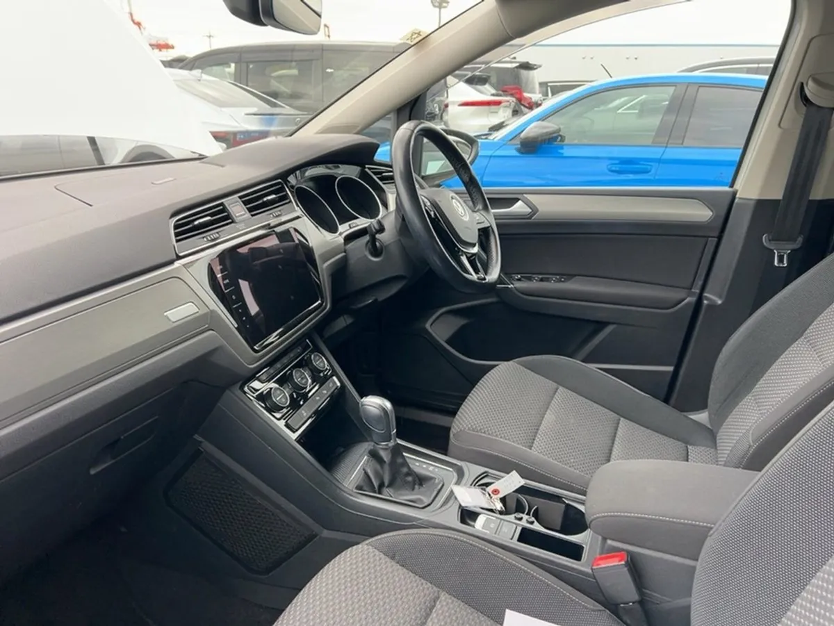 Volkswagen Touran Comfortline 1.4 Petrol Automati - Image 3