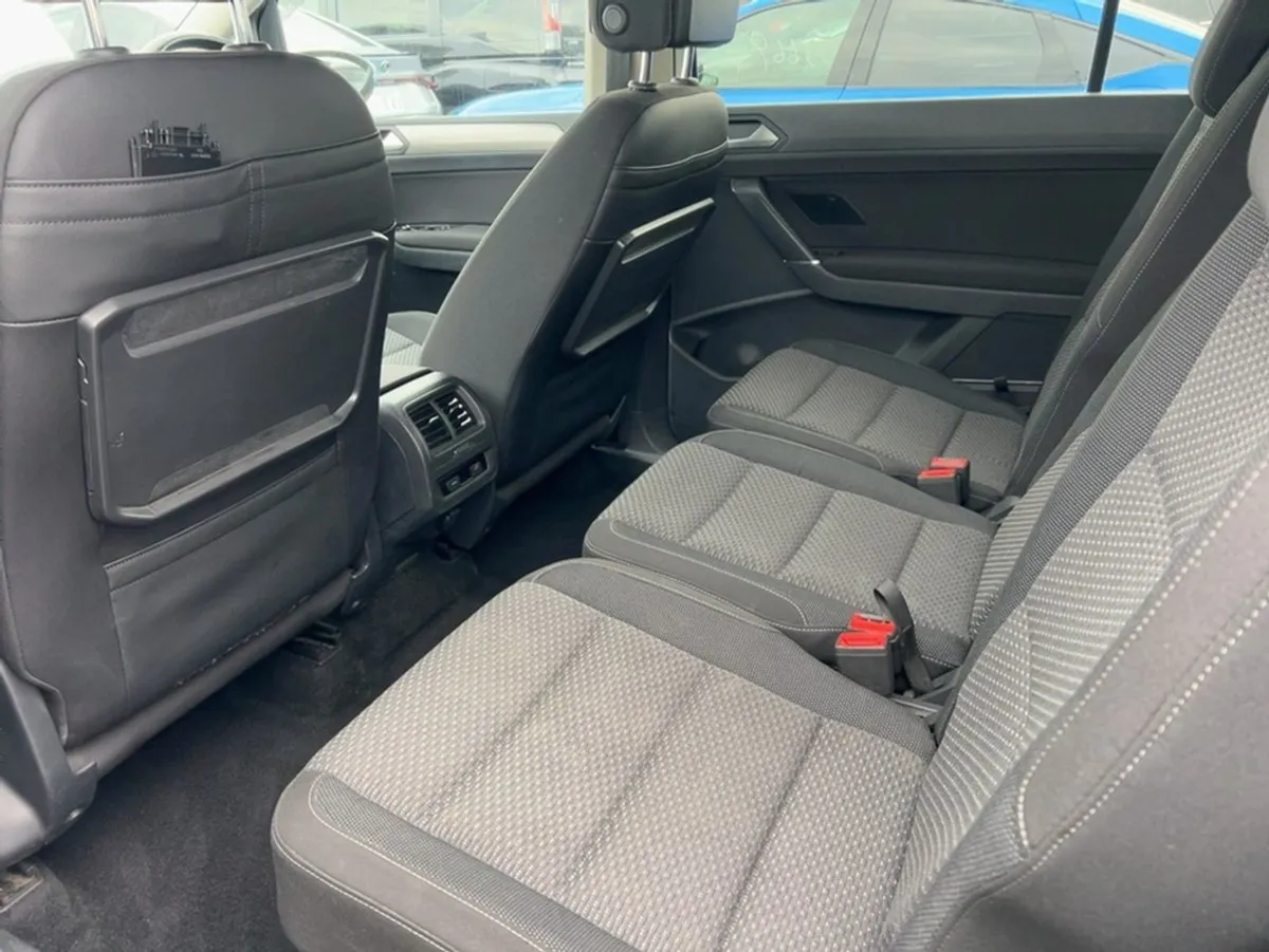 Volkswagen Touran Comfortline 1.4 Petrol Automati - Image 4