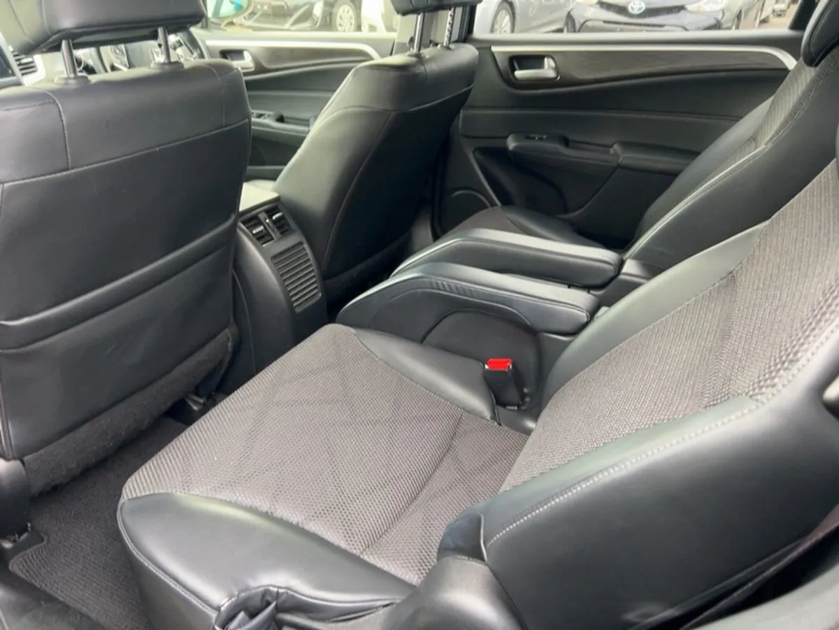Honda Jade 1.5 Hybrid - Automatic 6 Seater - Image 4