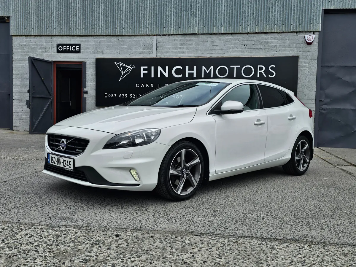 VOLVO V40 R-DESIGN // FULL SERVICE HISTORY - Image 2