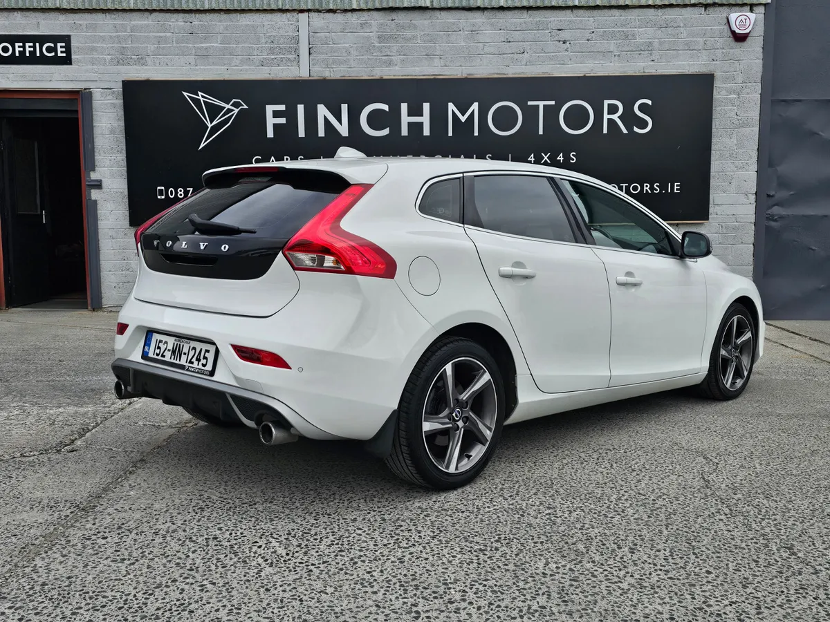 VOLVO V40 R-DESIGN // FULL SERVICE HISTORY - Image 4