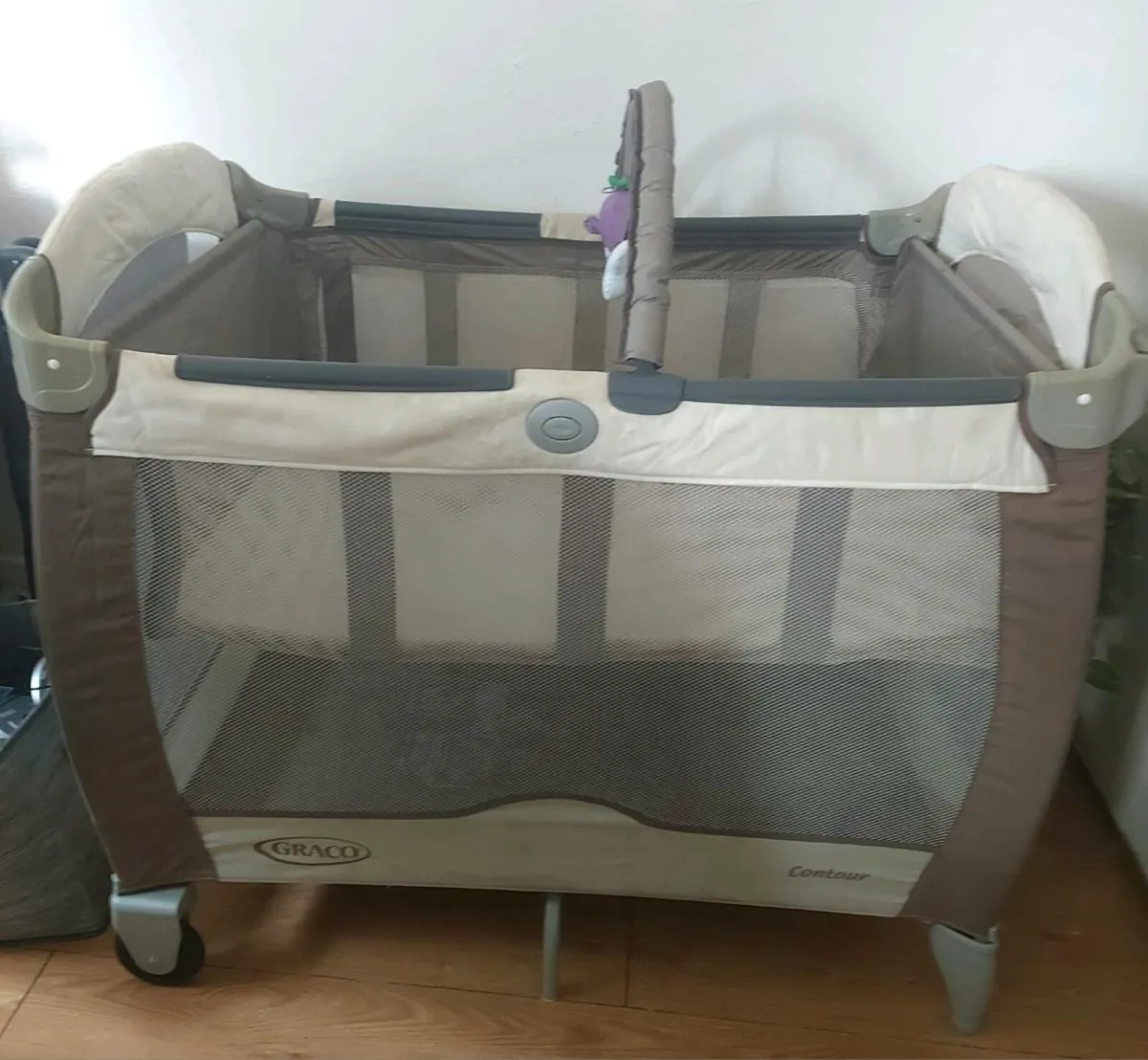 Graco contour electra travel cot - Image 1