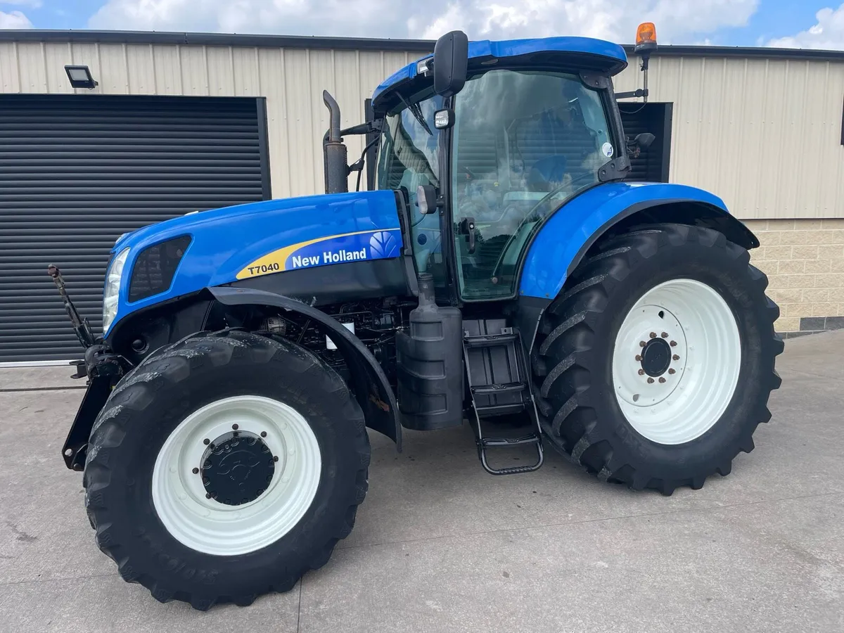 2008 NEWHOLLAND T7040 - Image 2