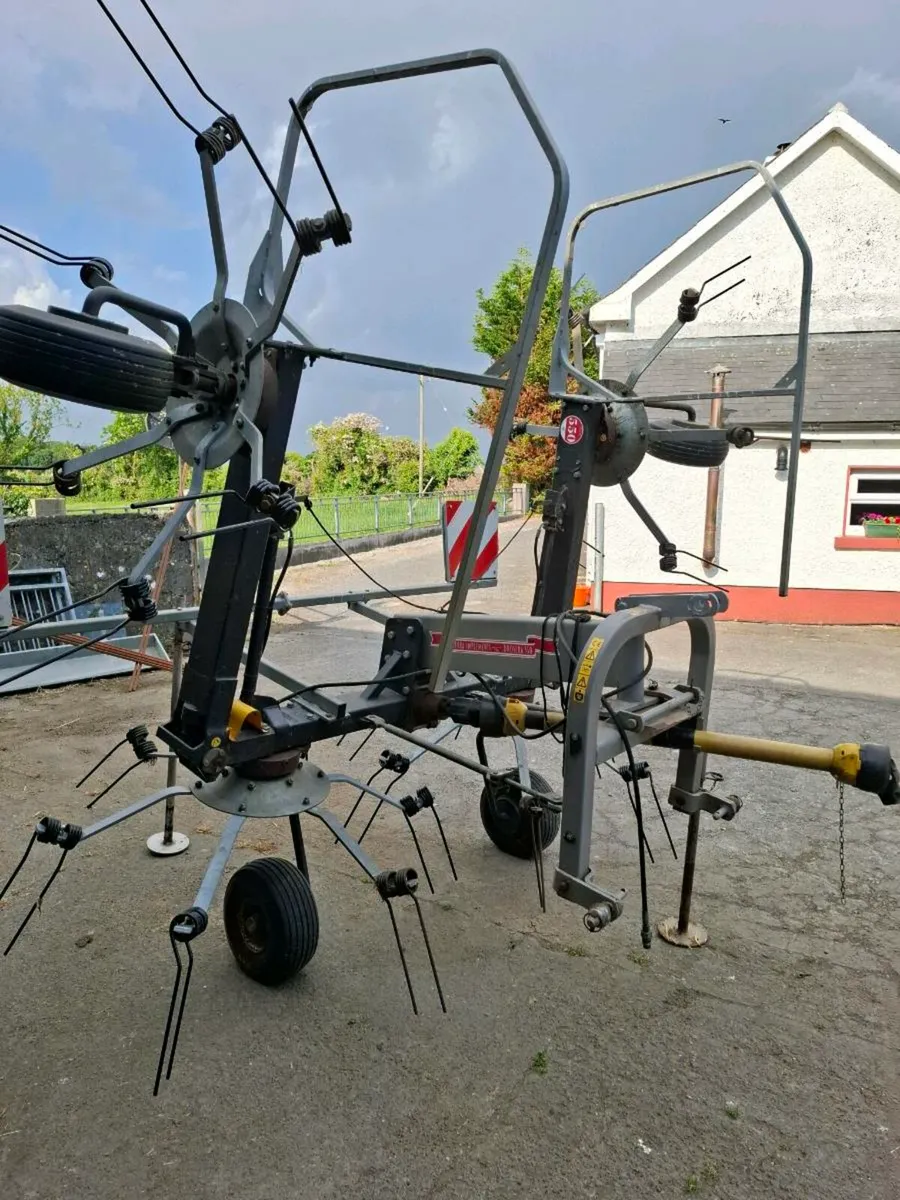 4 rotor tedder - Image 1