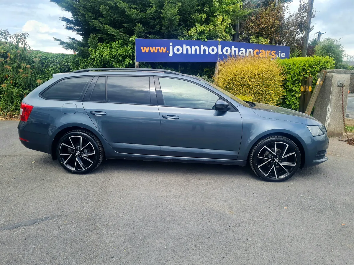 Skoda Octavia 2019 // LOW KMS // - Image 2