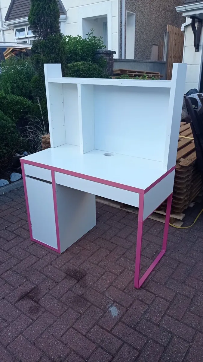 Study desk - Image 1