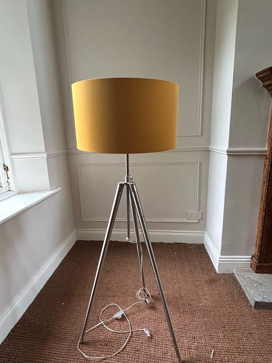 Tripod Floor lamp
