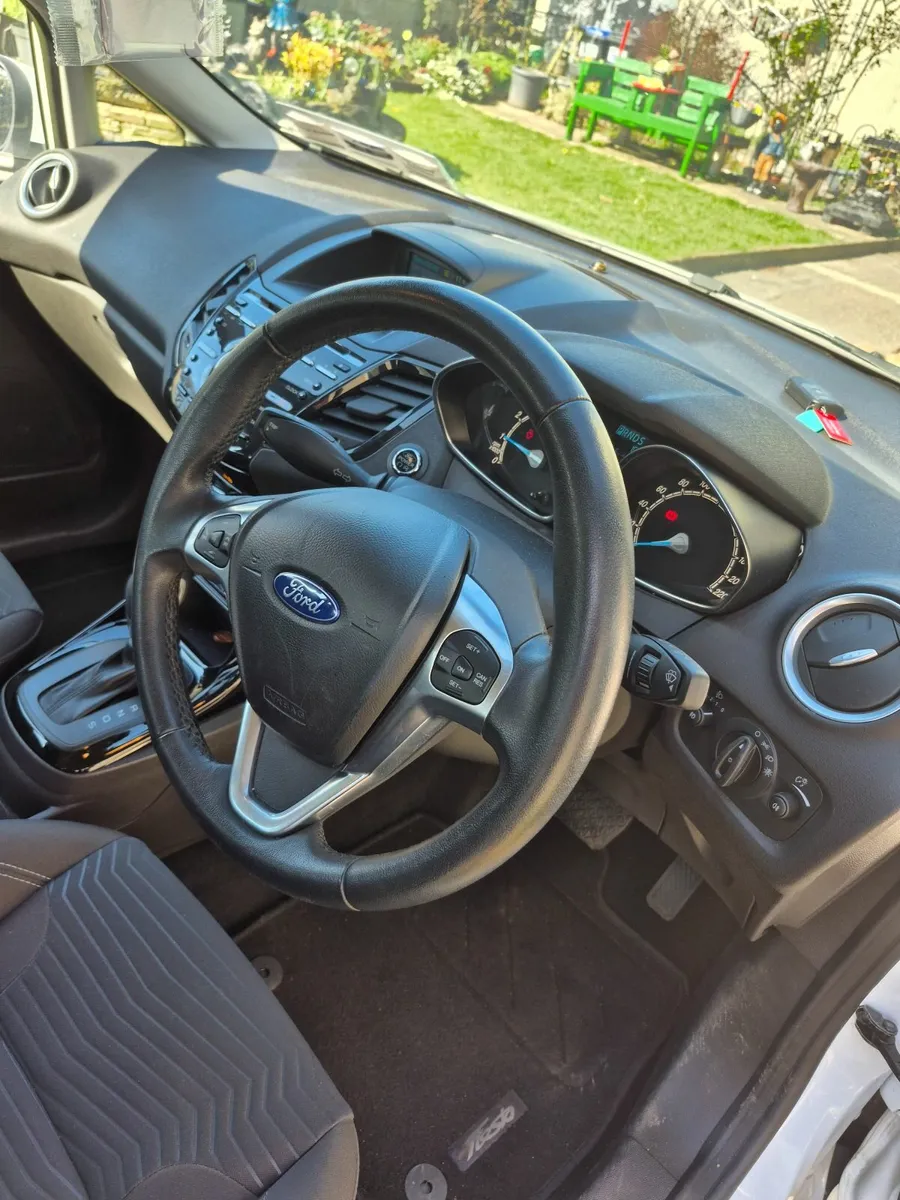 Ford Fiesta 2015 - Image 2