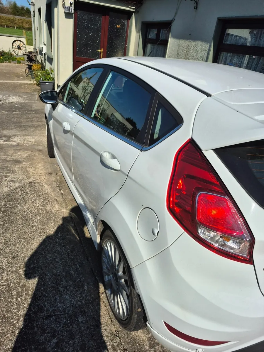 Ford Fiesta 2015 - Image 4