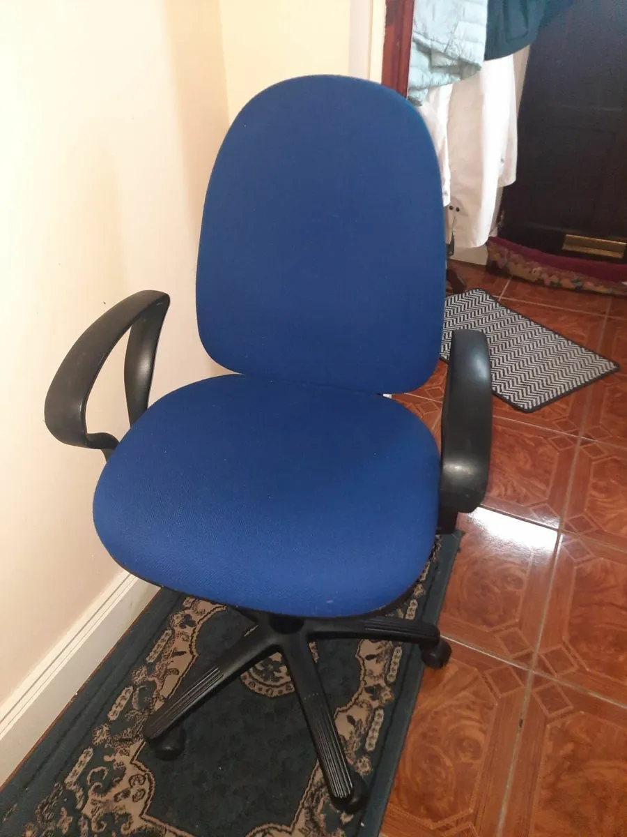 Office chair - Image 1