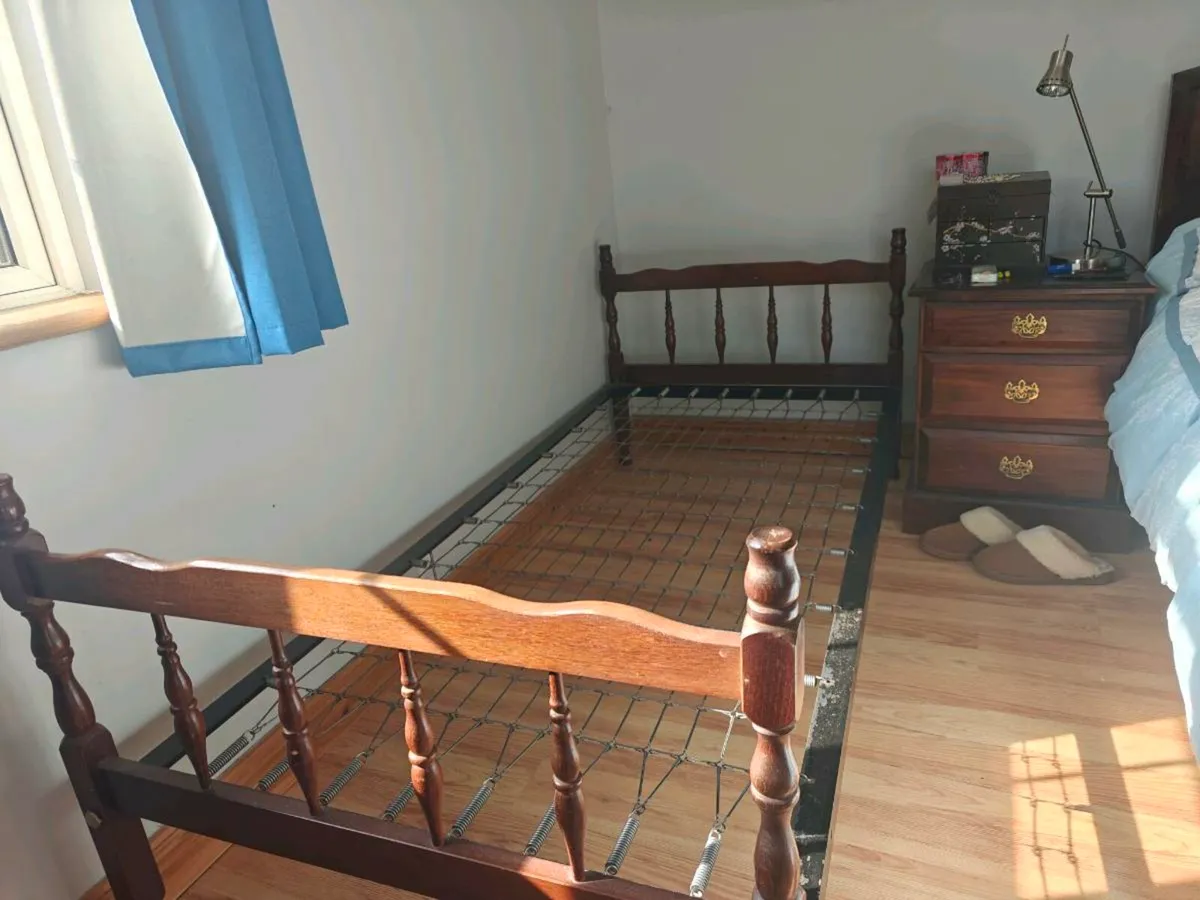 Single bed - Image 1