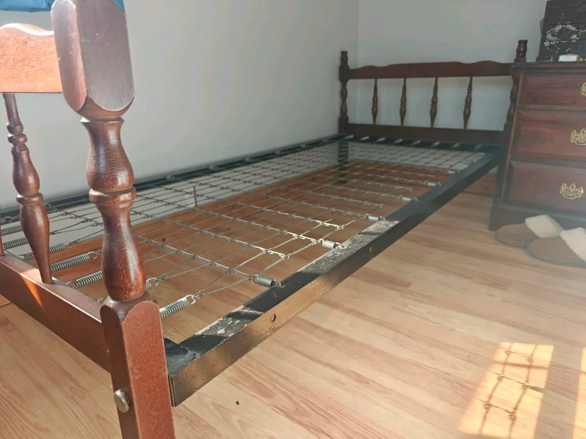 Single bed - Image 2