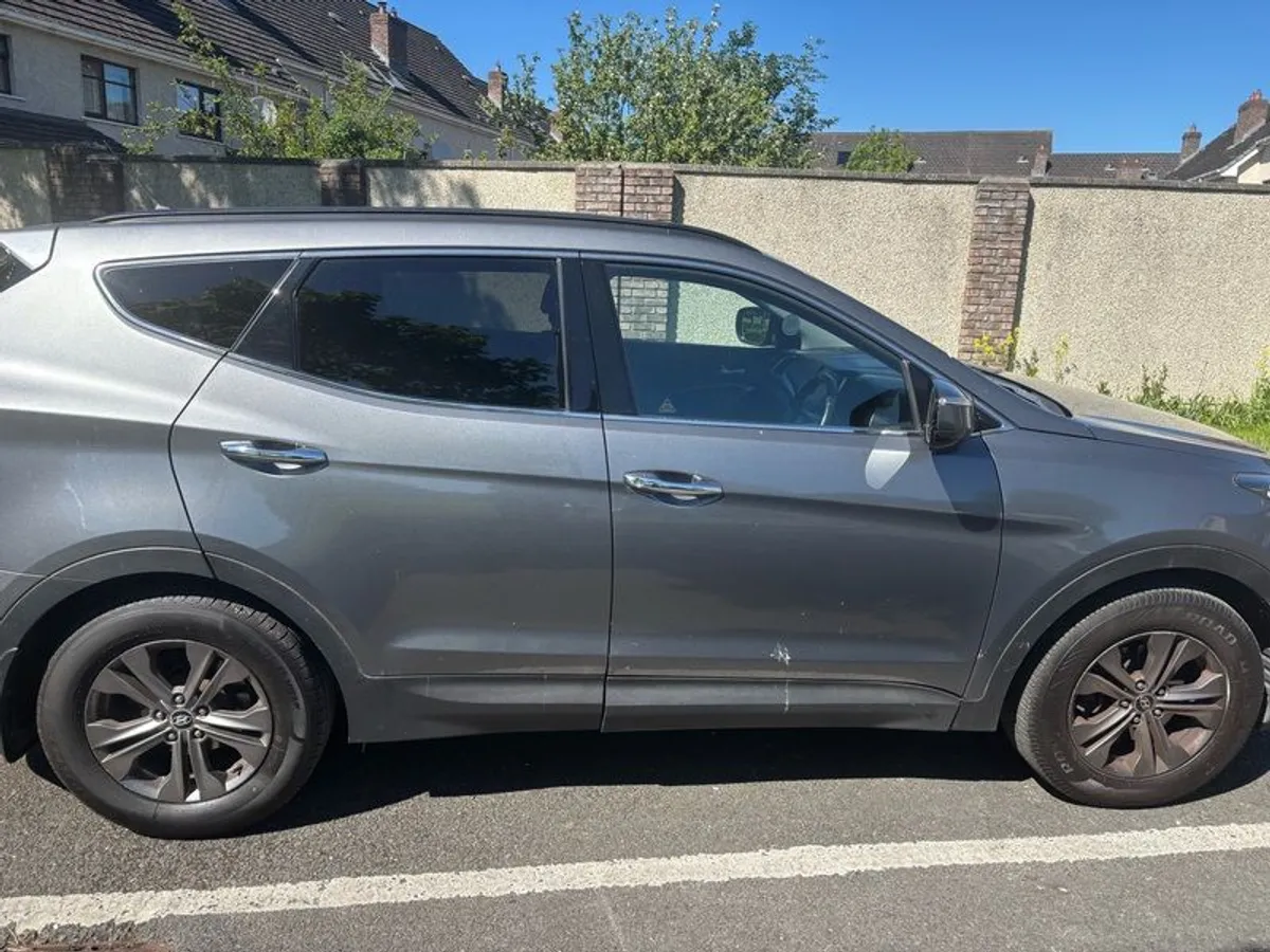 2012 Hyundai Santa Fe - Image 2