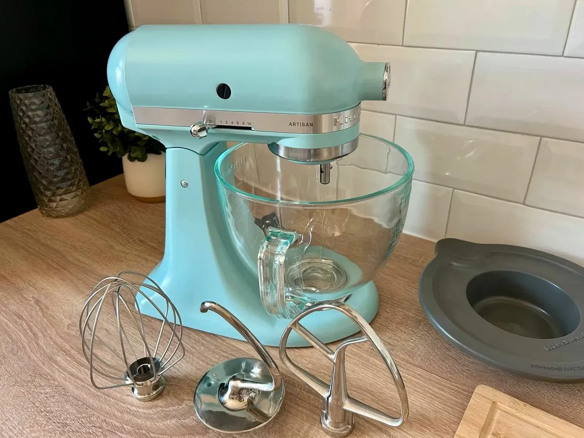 KitchenAid Artisan 4.8L Mixer Blue Like New - Image 1