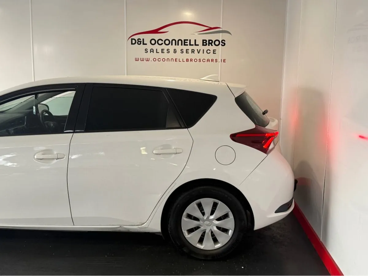 Toyota Auris Auris VAN 1.4 D-4d Terra 4DR - Image 4