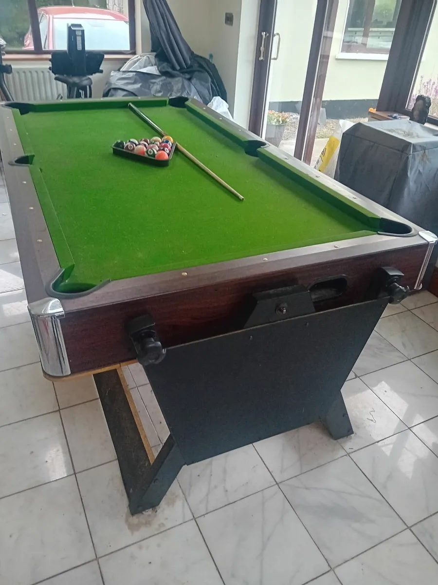 Pool tabke and air hockey revolving. - Image 1