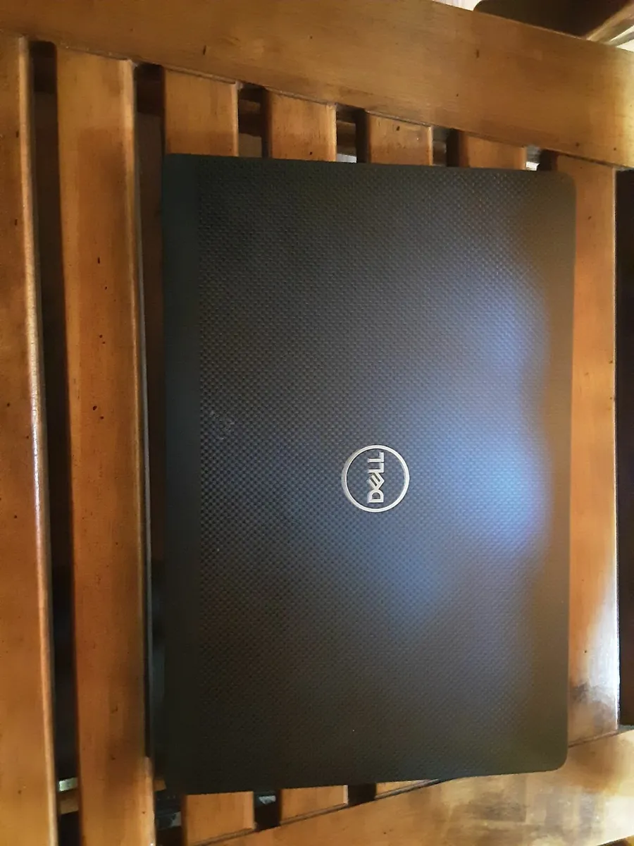 Dell Latitude 7400 - Image 2