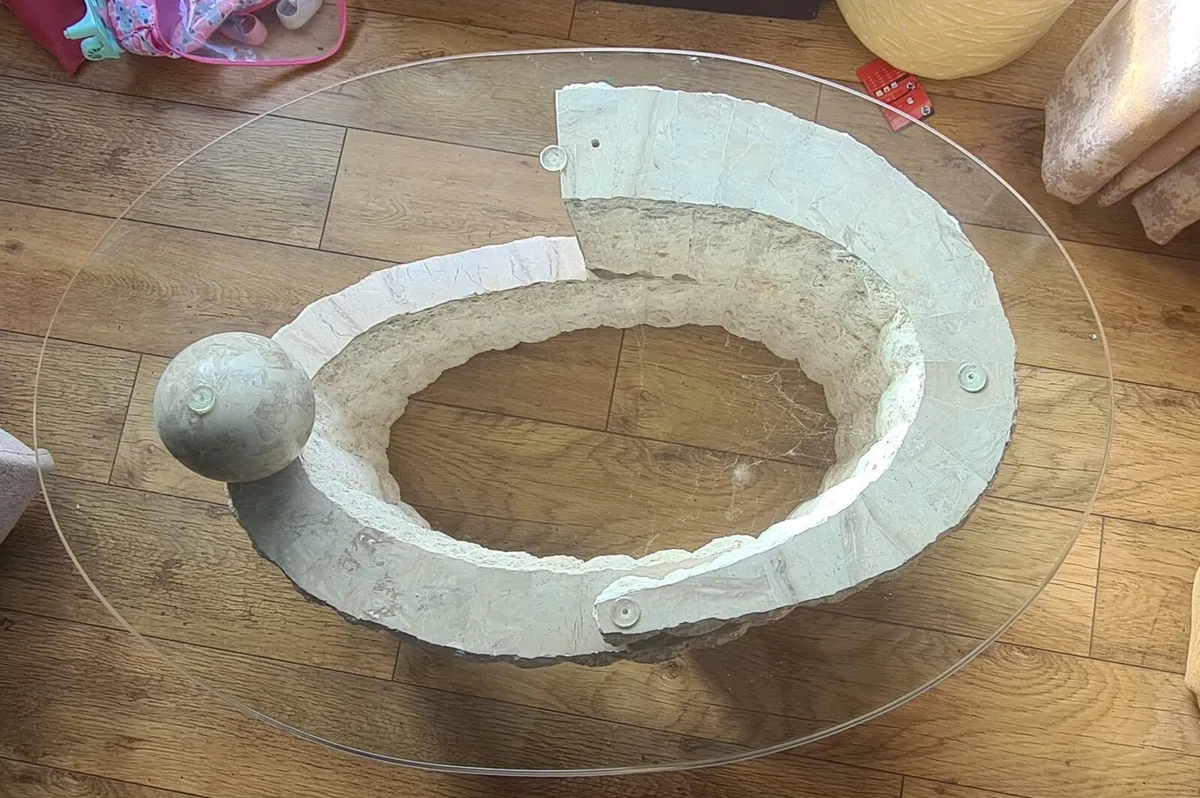 Stone table - Image 2