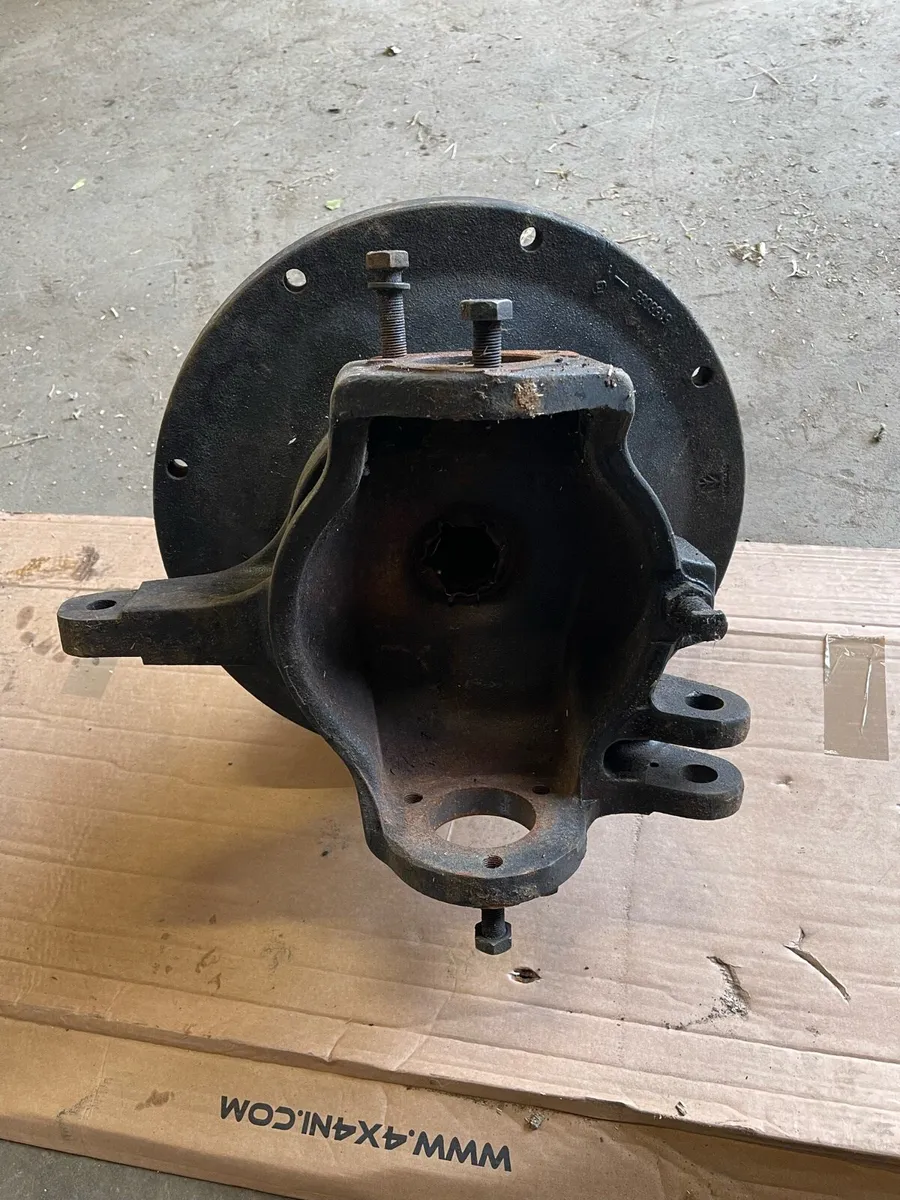 New Holland 60 series hubs - Image 2