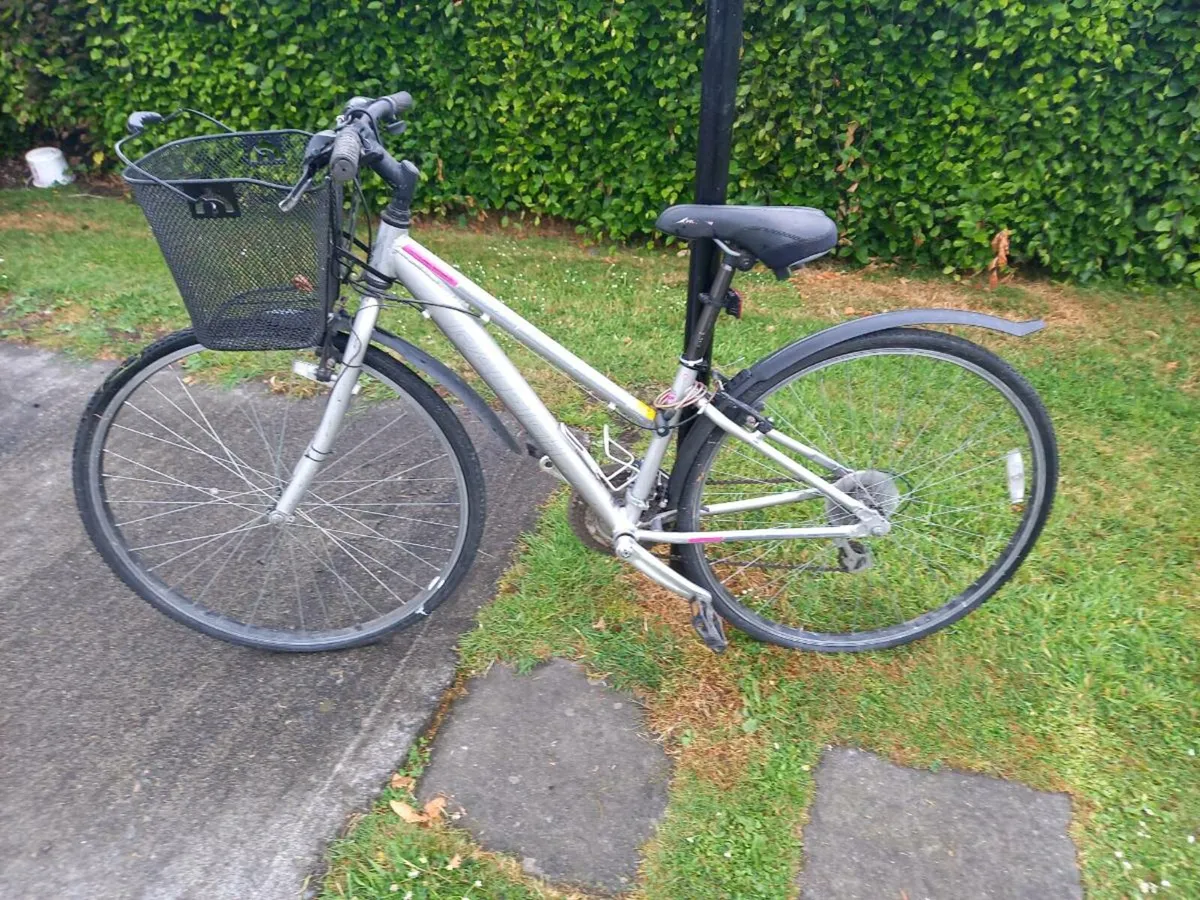 Ladies bicycle - Image 2