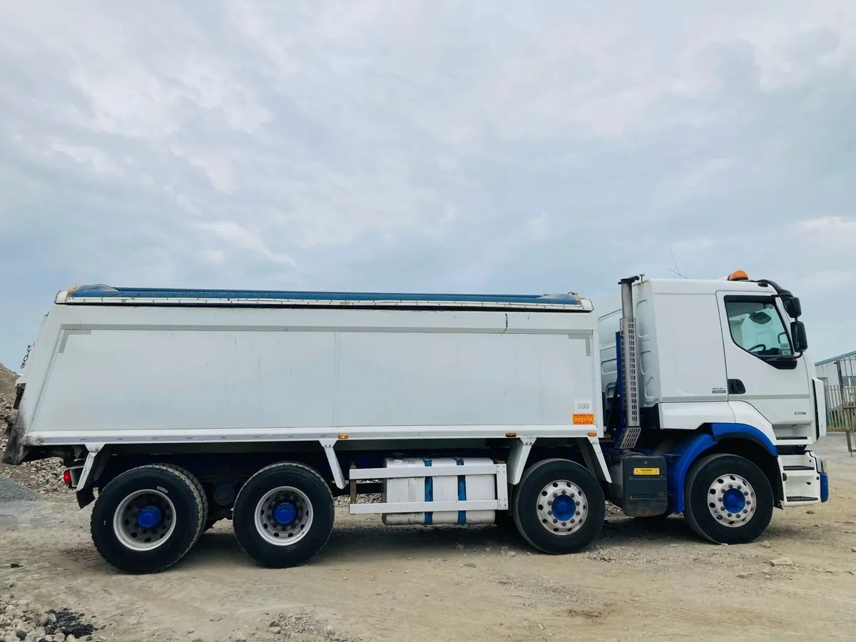 Renault Premium Lander 8x4 Tar Spec Tipper - Image 2
