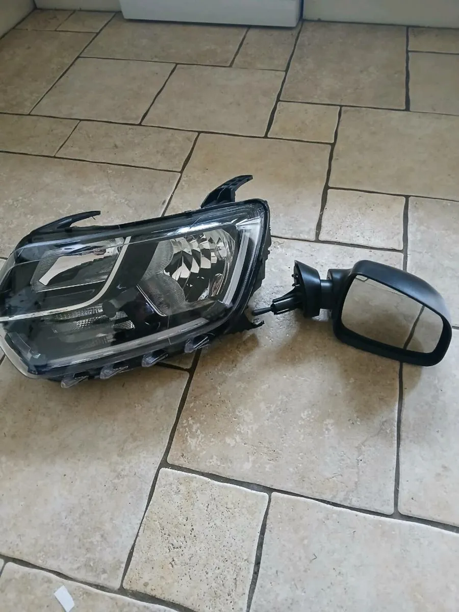Headlight tor Dacia Duster