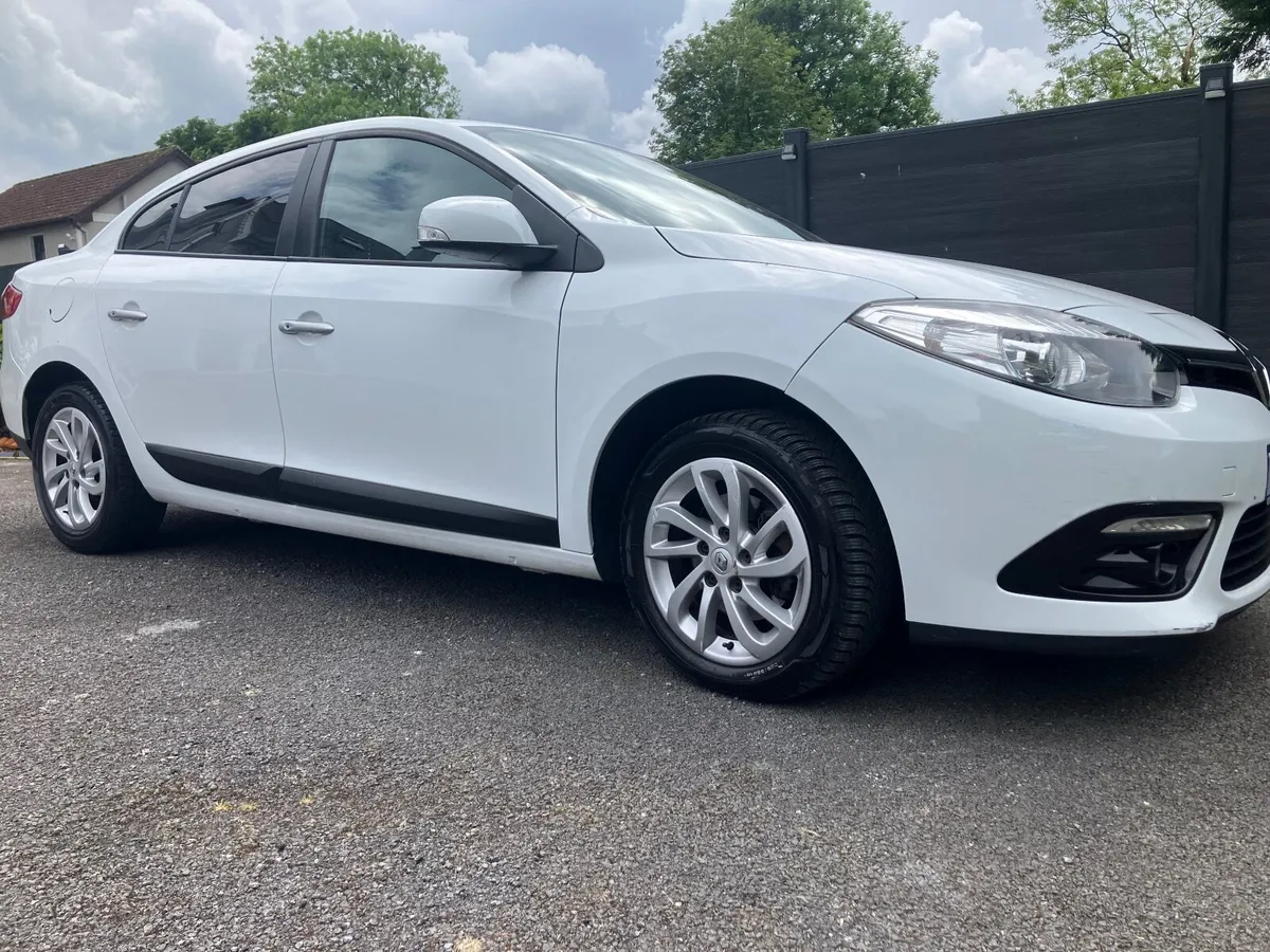 Renault Fluence 1.5 Automatic, taxed and tested - Image 2