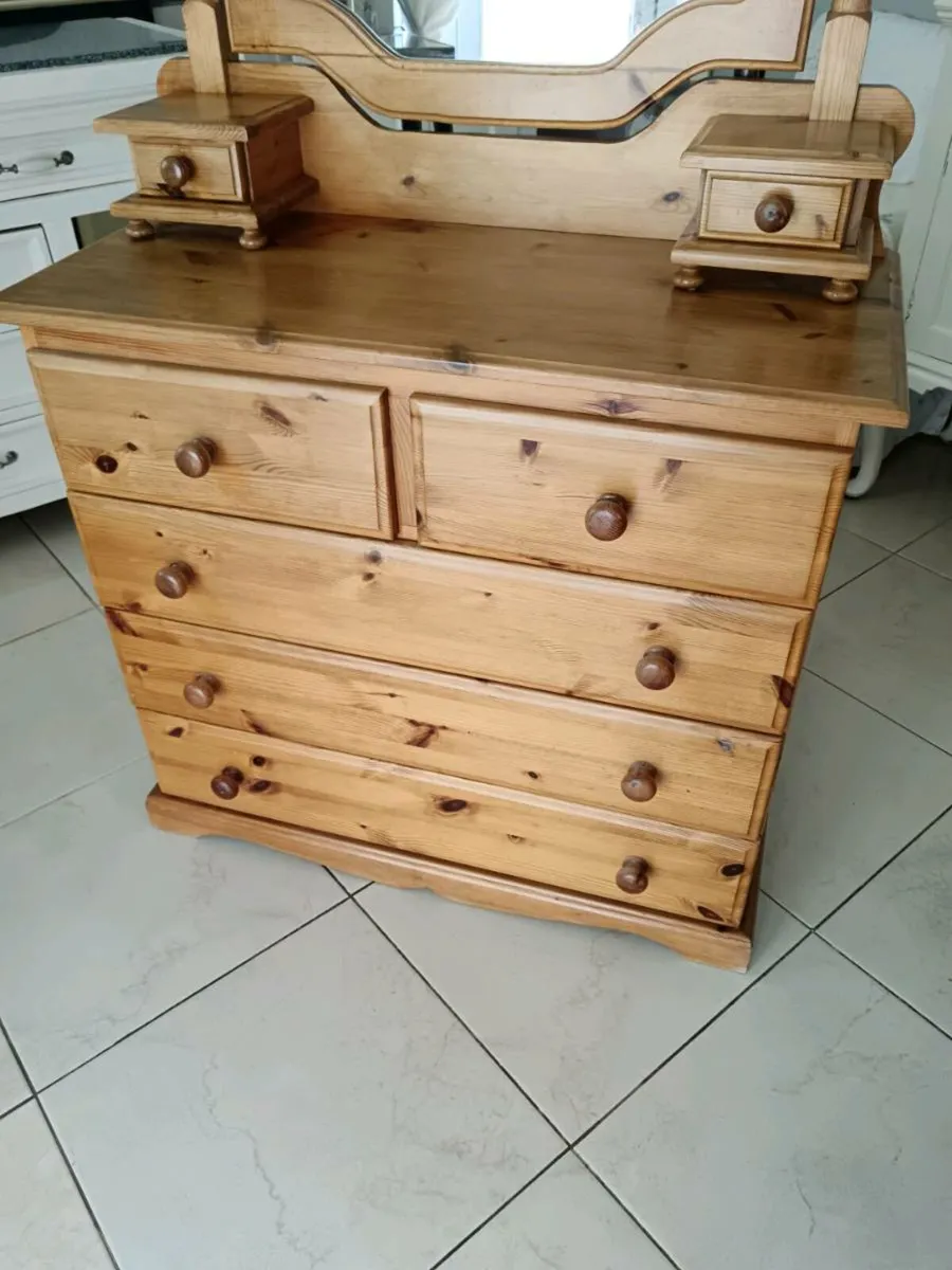 Chest of drawers with a mirror - Image 2