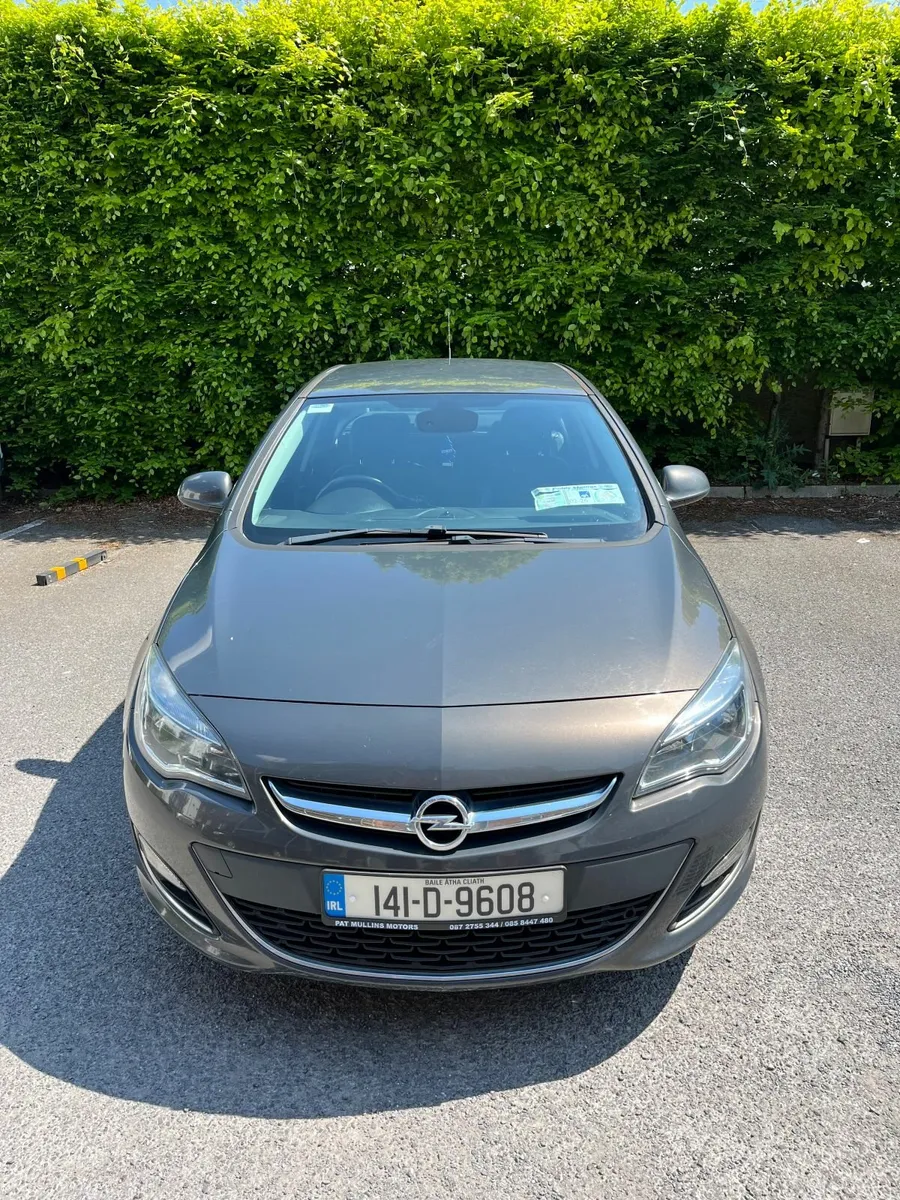Opel Astra 2014 - Image 2