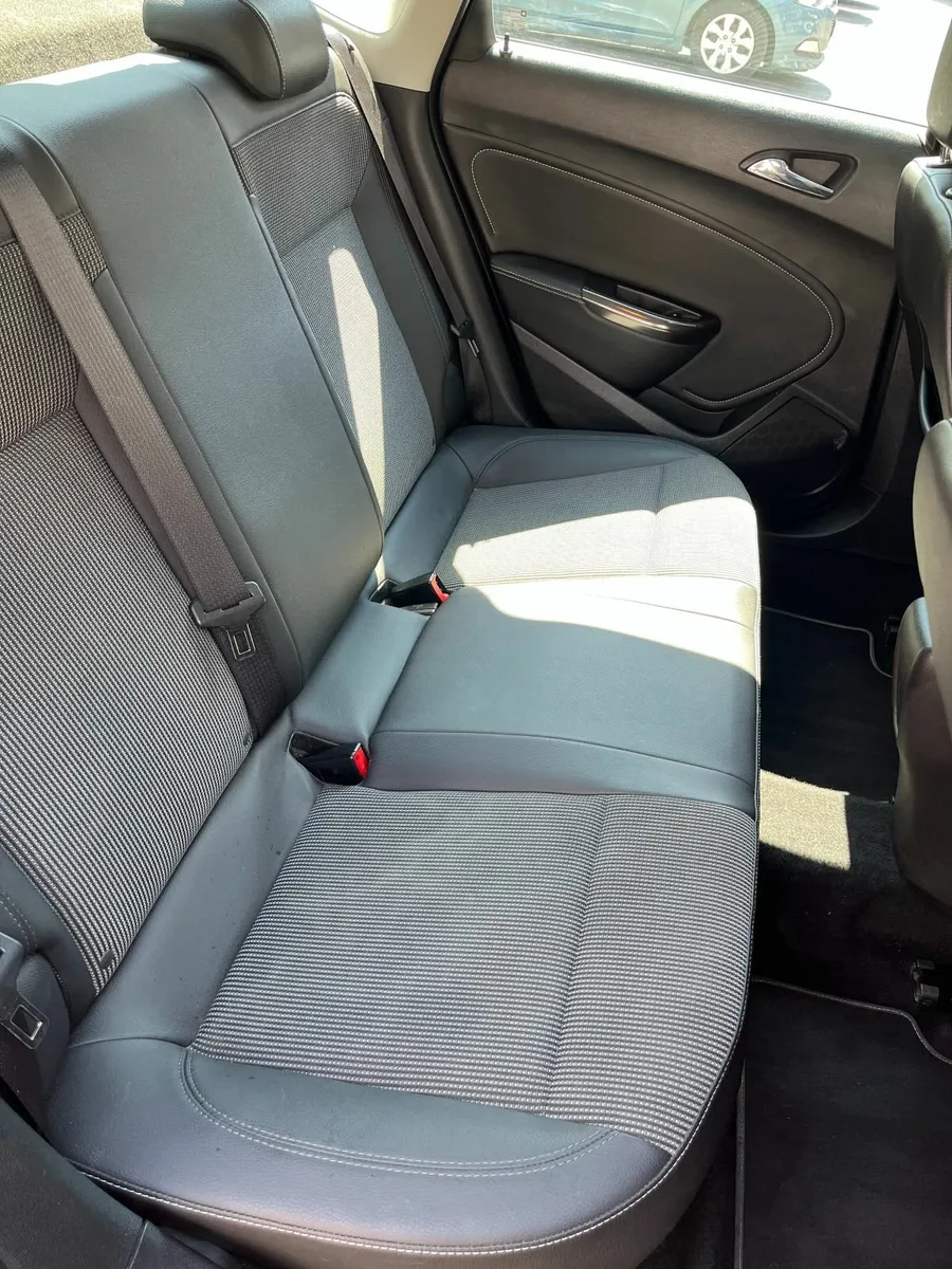 Opel Astra 2014 - Image 3