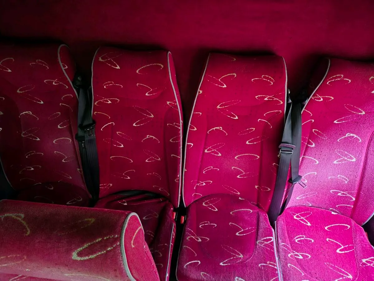 Reclining seats with integrated seats belts - Image 3