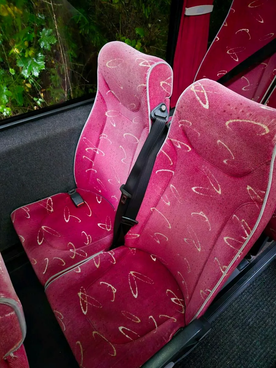 Reclining seats with integrated seats belts - Image 4