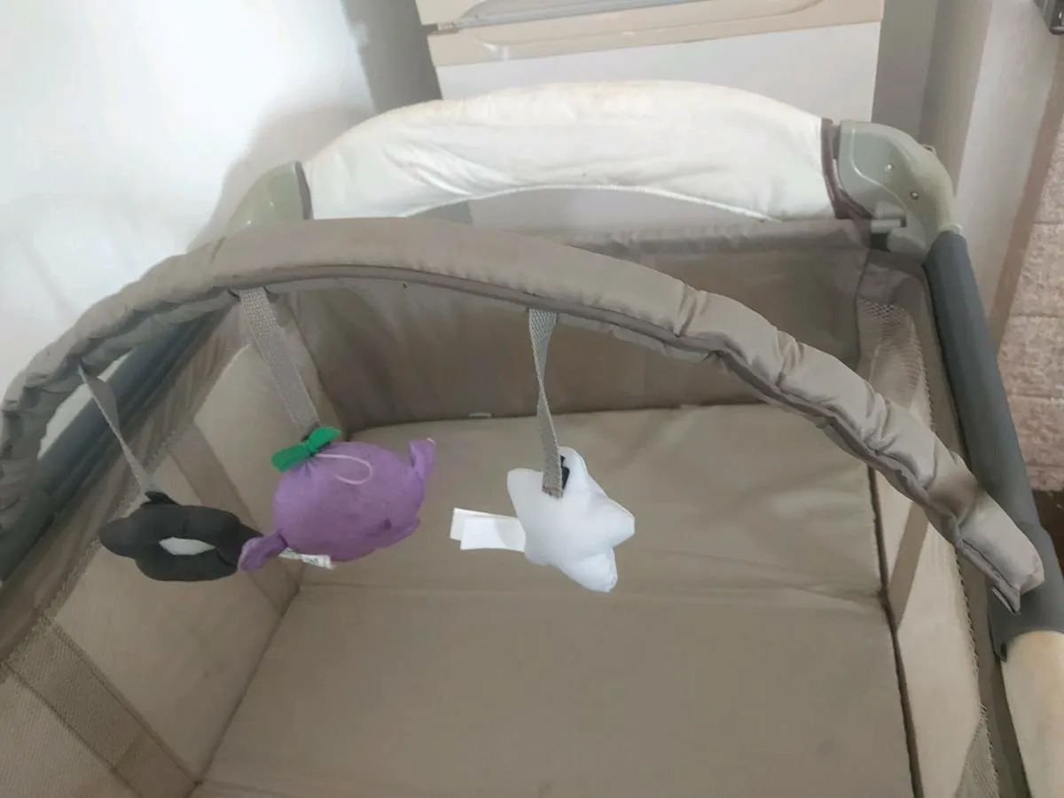 Baby travel cots pop up tent - Image 3