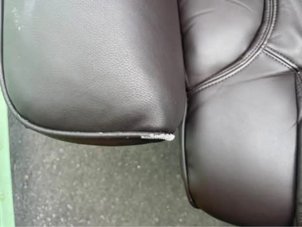 Leather recliner - Image 4