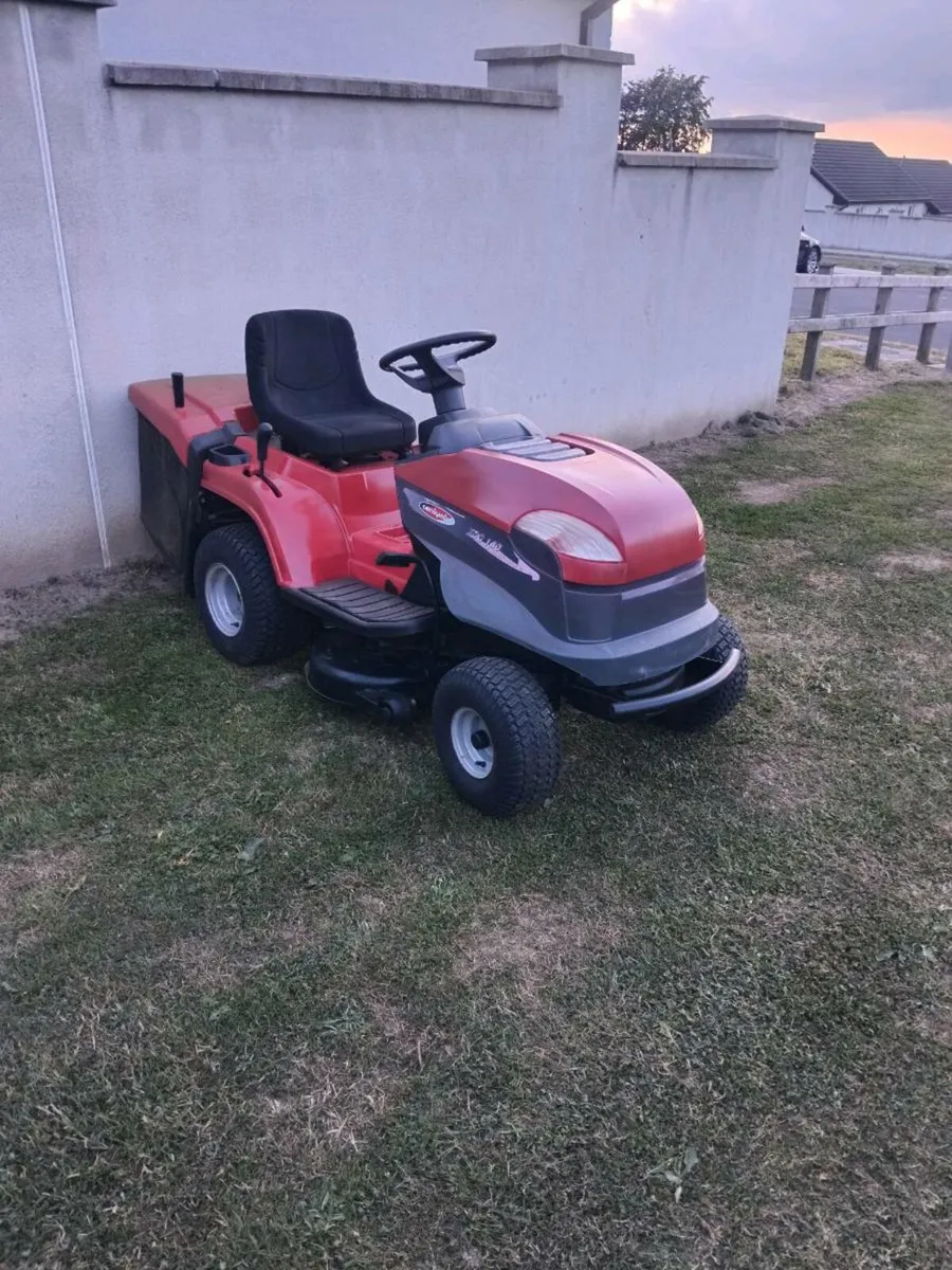 Ride on lawnmower - Image 1