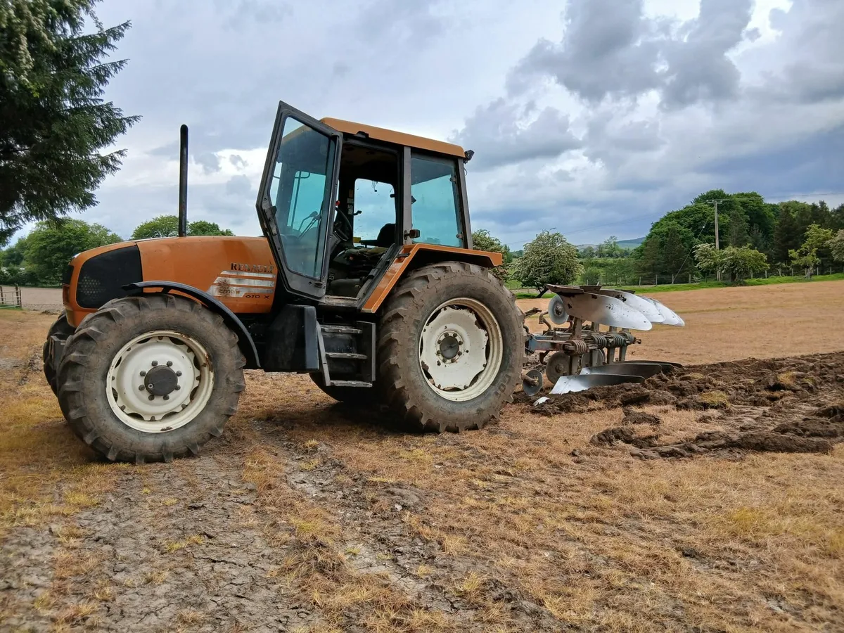 Renault tractor temis 610x - Image 1