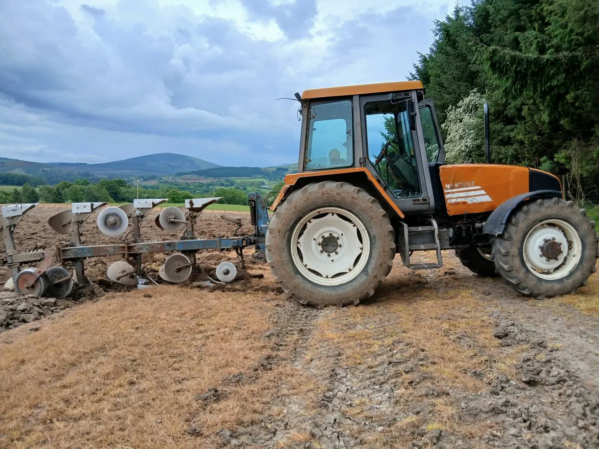 Renault tractor temis 610x - Image 4