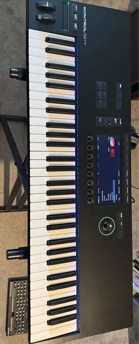 Native Instruments Komplete Kontrol S61 - mint with accessories - Image 1
