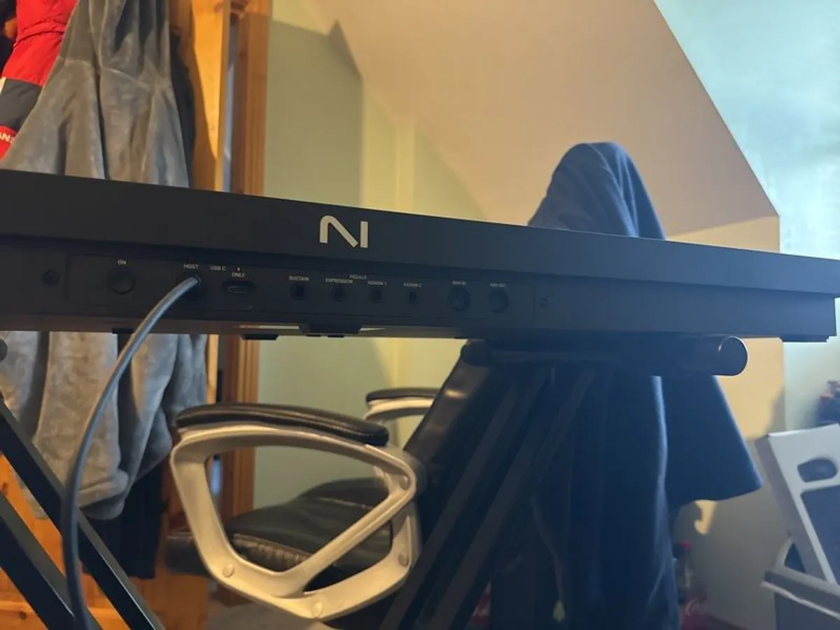 Native Instruments Komplete Kontrol S61 - mint with accessories - Image 2