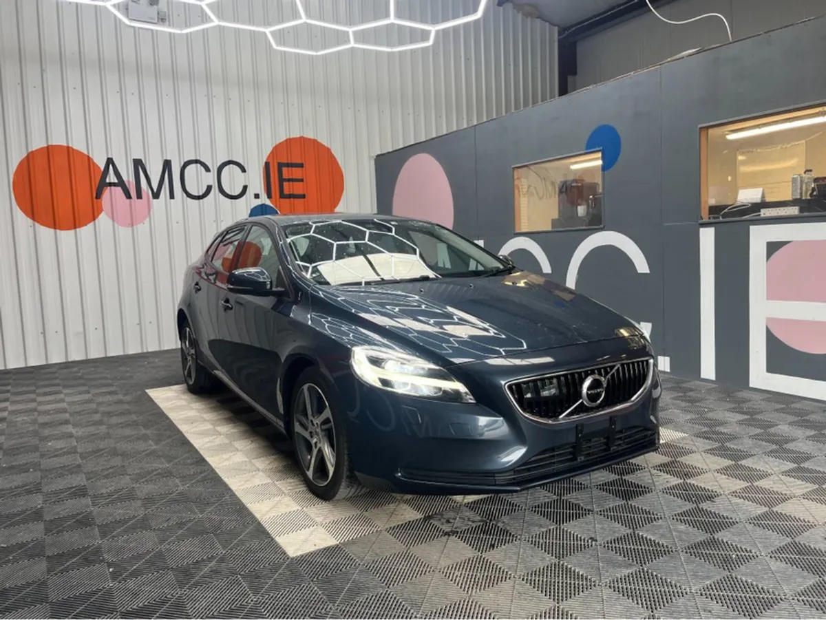 Volvo V40 2.0 Diesel / 83k KMs / Reverse Camera H - Image 1
