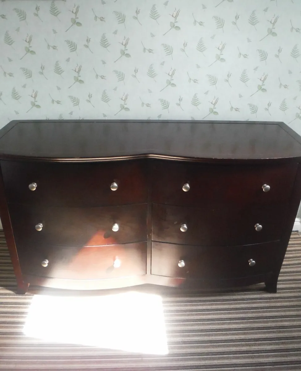 Chest of Drawers