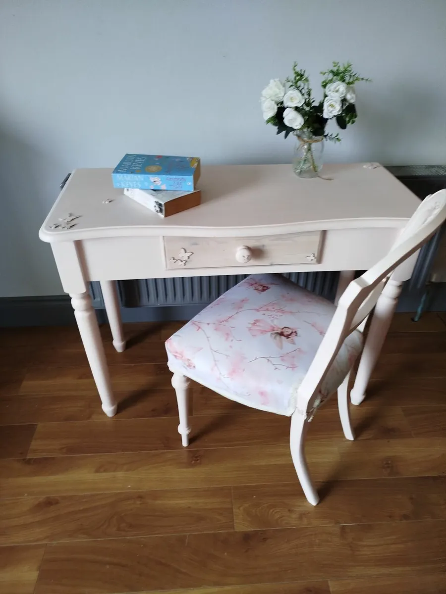 Desk and table - Image 2