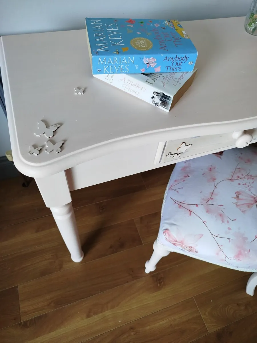 Desk and table - Image 3