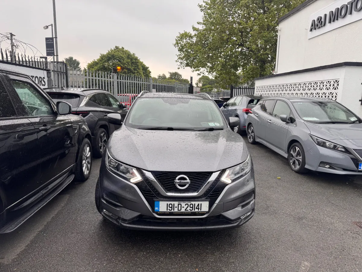 19 Nissan Qashqai 1.3 Glass Roof - Image 3