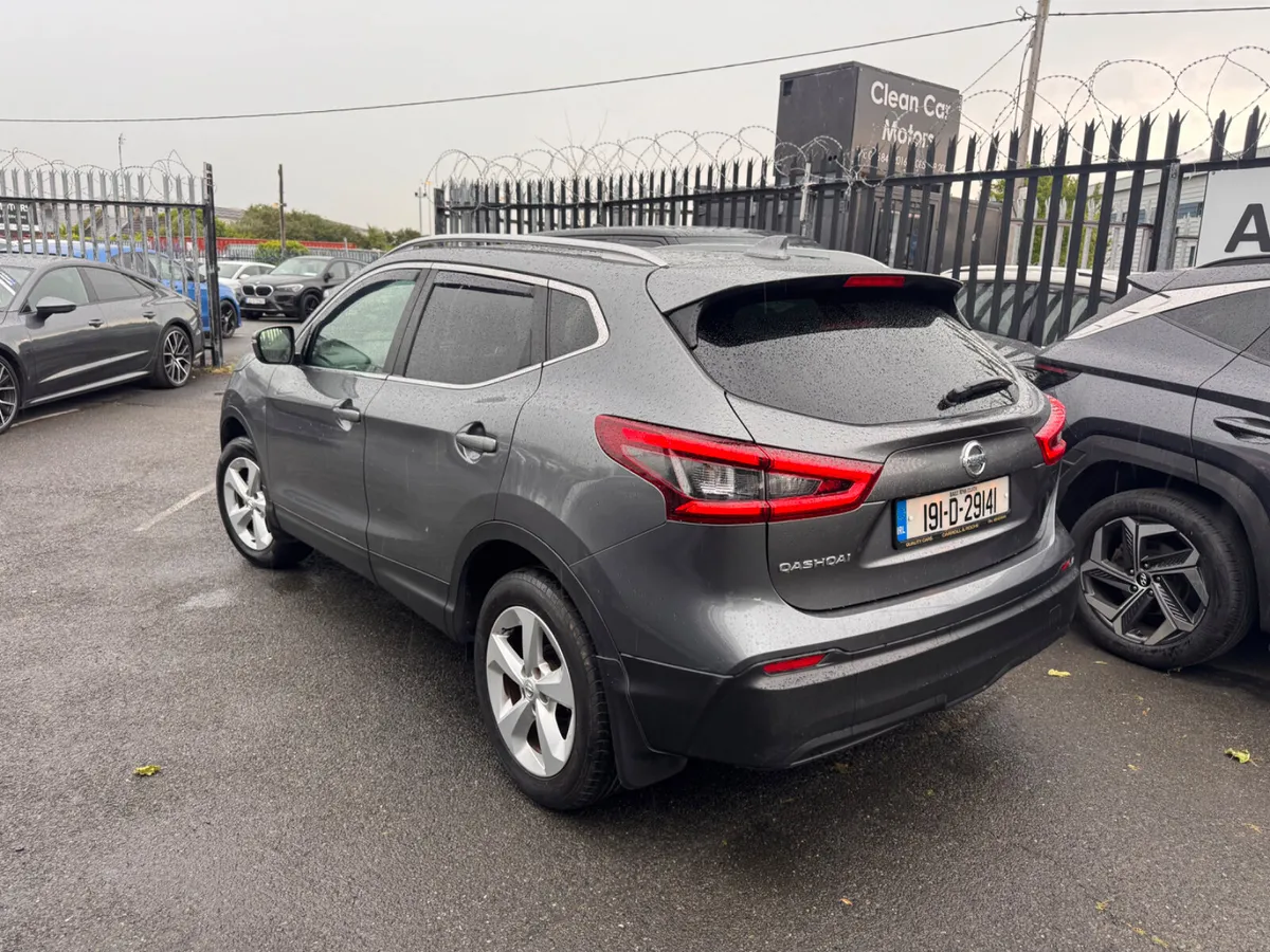 19 Nissan Qashqai 1.3 Glass Roof - Image 4