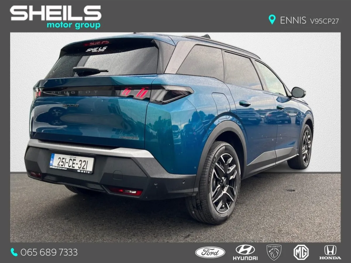 Peugeot 5008 1.2 Hybrid 136bhp E-dcs6 Allure demo - Image 2
