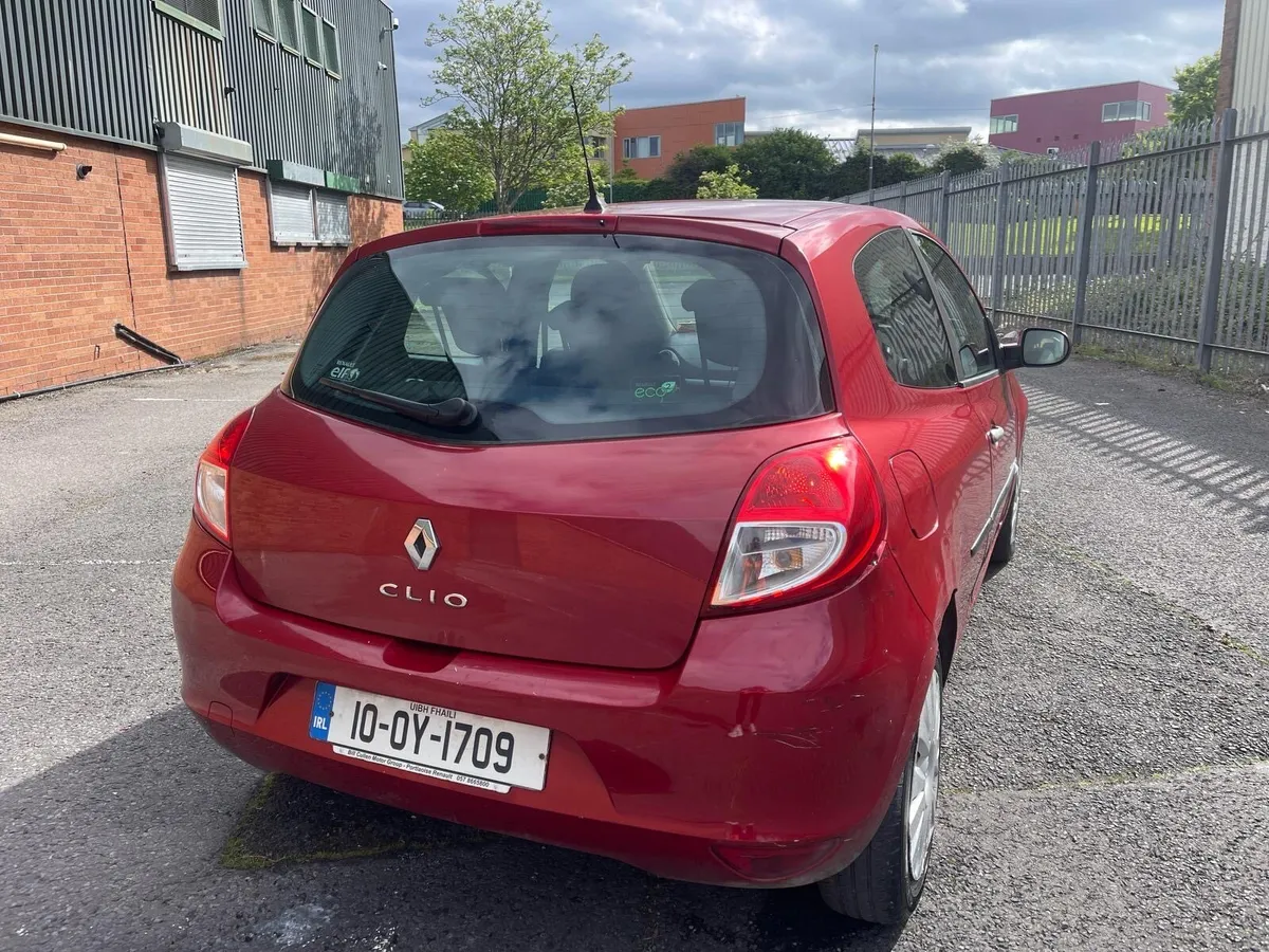 Renault Clio 2010 - Image 1