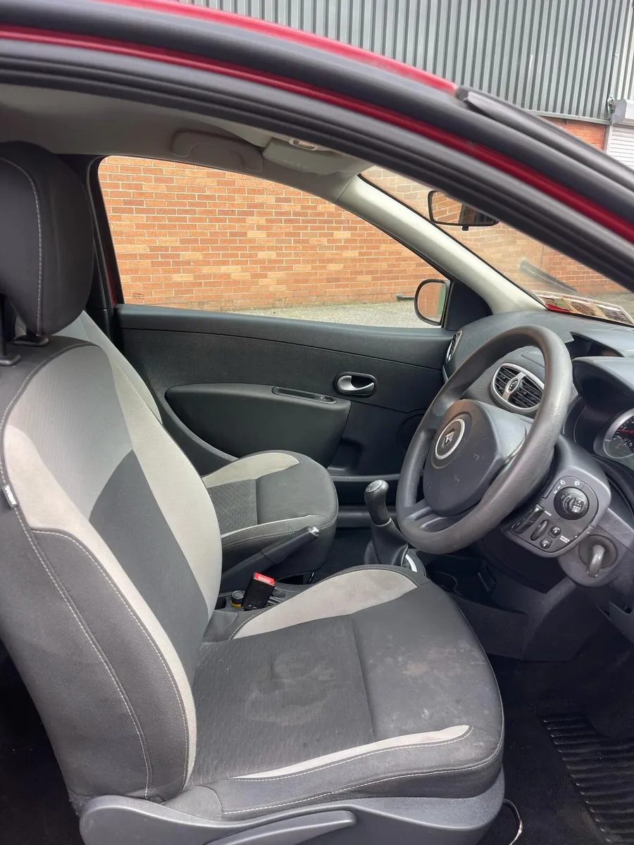 Renault Clio 2010 - Image 2