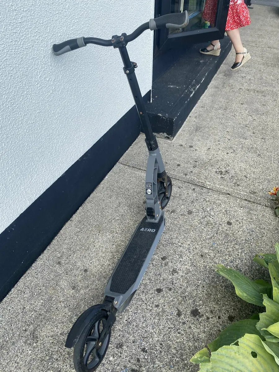 Scooter - Image 2